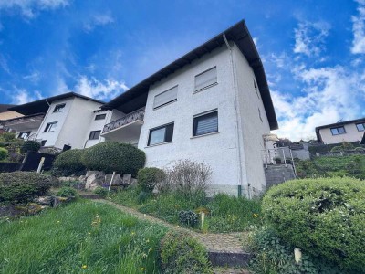 Traumhaftes 3 Familienhaus mit fantastischen Weitblick in Niederbiel