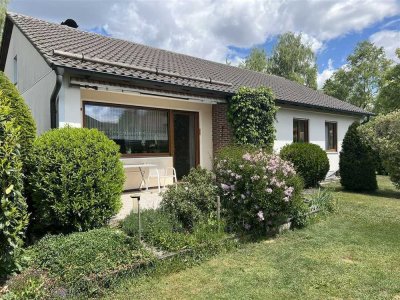 „CHARMANTER BUNGALOW MIT GROSSEM GARTEN“
WOHNHAUS MIT EINZELGARAGE IN 85452 EICHENRIED