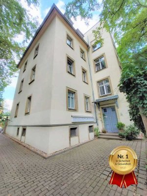 Moderne Wohnung mit neuer Einbauküche und Wannenbad