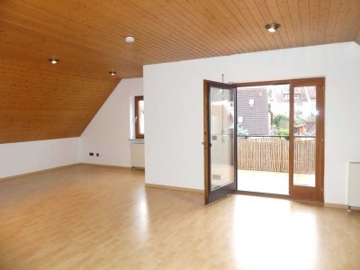 Große zentrumsnahe 3-Zimmer Dachgeschosswohnung mit Balkon,
Verfügbar ab sofort!