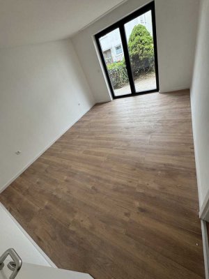 Exklusive, sanierte 2,5-Zimmer-Erdgeschosswohnung mit gehobener Innenausstattung mit EBK in Leonberg