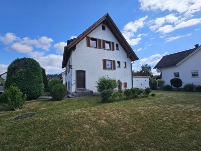 Ein Häusle zum Verlieben!
Solides Einfamilienhaus mit Potential in sonniger Lage von Vöhringen.