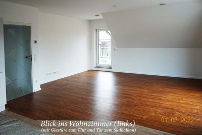 Exklusive 2,5-Zimmer Dachgeschosswohnung für kinderlose Paare oder Singles; teilmöbliert