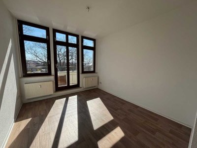 Mit Weitsicht - sonnige 2-Raum Wohnung mit Balkon und Küche