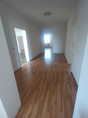 ARBEITEN + WOHNEN AUF 130 QM, IM ORTSKERN VON OPPAU  4 ZKB-WHG. WG-GEEIGNET/ WOHNUNG FÜR FAMILIE