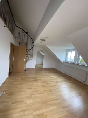 Gemütliche 3 Zi. Galerie DG Wohnung mit kleinem Balkon