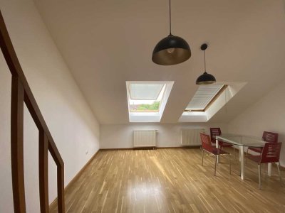 1,5- Zimmer Maisonette Wohnung mit EBK direkt an der U2, teilmöbliert