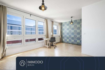 � Perfekte City-Wohnung am Alex!  – Strahlende 1-Zi-Whg mit Panorama-Fensterfront & Aufzug in Mitte