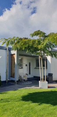 Freistehender Bungalow / Einfamilienhaus, mit wunderschönen Garten