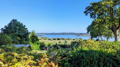 Exklusives Einfamilienhaus mit Seeblick und Pool