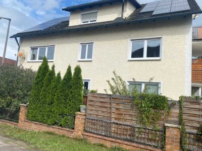Helle, freundliche und modernisierte 4-Zimmer-Wohnung mit Terrasse und EBK im Zentrum Schwandorfs