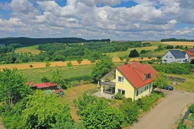 Gemütliches Familiendomizil - Atemberaubender Ausblick ins Grüne 
Am Ortsrand von Waltersberg