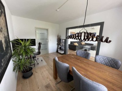 Schöne und sanierte 2,5-Zimmer-Wohnung, vollmöbliert mit Balkon und EBK in Hannover