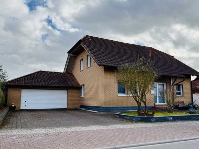 Ein - bis Zweifamilienhaus in guter Wohnlage nähe Flugplatz in Korbach