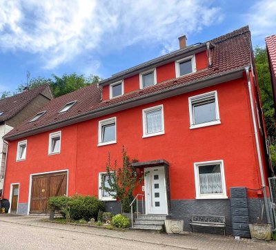 Großzügiges Wohnen inklusive Altbau-Charme!