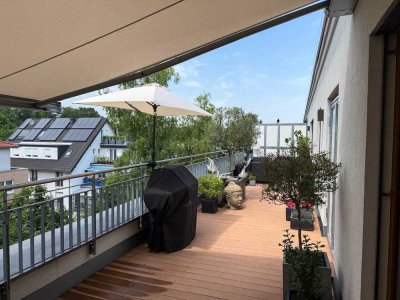 (möbilierte) 4-Zi-Staffelgeschoss-Wohnung mit EBK, Gaskamin und großer Dachterrasse