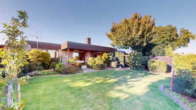 Bungalow mit neuem Flachdach und viel Sonne