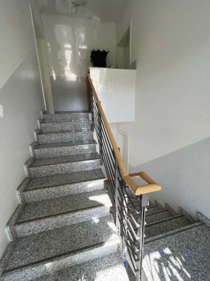 Terrassenwohnung mit Hobbykeller und Garten