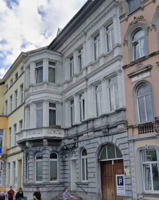 Helle 2-Zimmer im Dachgeschoss in zentraler Lage! Ruhig gelegen im Anbau!