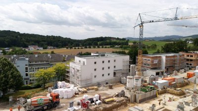 Junges Wohnen| helle Wohnung mit Balkon und Freistellplatz mitten im Grünen