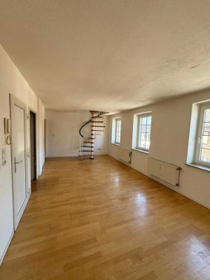 Lichtdurchflutete Maisonette: Modernes Wohnen auf zwei Etagen in Erftstadt