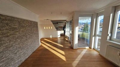 Wunderschöne 4-Zimmer-Wohnung mit Balkon und Tiefgarage in Niederndorf, BJ 1998,