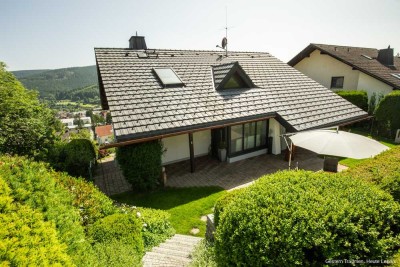 Exklusives Einfamilienhaus mit Einliegerwohnung und Weitblick über die Stadt zu verkaufen