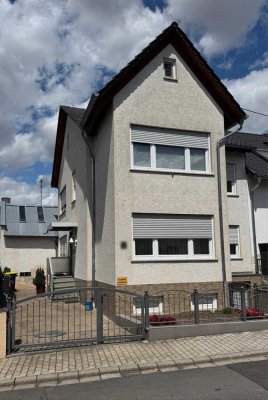 Einziehen. Ankommen. Zuhause sein. Gepflegtes Einfamilienwohnhaus in Ochtendung - sofort bezugsfrei