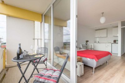 Blick bis zu den Alpen:  Apartment mit großem Westbalkon in Toplage Schwabing
