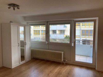 Helle 1,5 Zimmer Wohnung mit großem Balkon