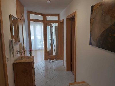Geschmachsvolle, sehr hell -möblierte 3-Zimmer Wohnung , - BEFRISTET: max 8 Monate