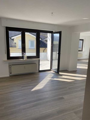 Schöne fünf Zimmer Wohnung in Wenden-Hillmicke