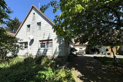 Landwirtschaftliche Hofstelle mit wunderschönem Grundstück