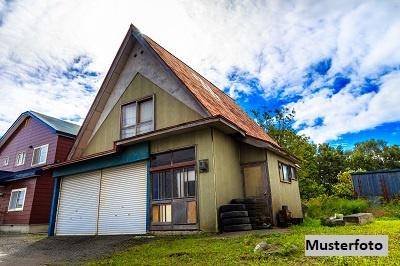 Wohnhaus mit Garten
