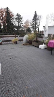 Erstbezug nach Renovierung: 2,5 Zimmer Wohnung mit großer Terrasse