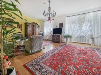 wunderschöne Altbauwohnung im Dachgeschoss mit Gartennutzung - ausbaubar zu Maisonette-Wohnung