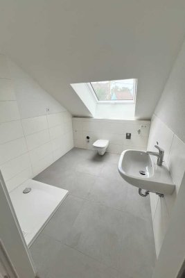Stilvolle 2,5-Raum-DG-Wohnung mit gehobener Innenausstattung mit Balkon und EBK in Efringen-Kirchen