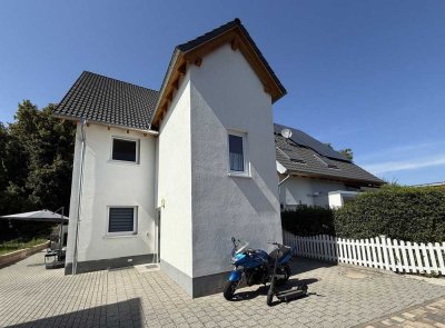Neuwertiges 2-Familienhaus (DHH) / Mehrgenerationenhaus in zweiter Reihe