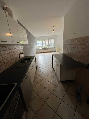 Exklusive, gepflegte 2-Raum-Wohnung mit Balkon und Einbauküche in Frechen
