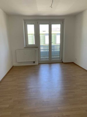 Helle 2-Zimmer-Wohnung mit separater Küche und Balkon