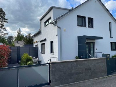Elegantes Einfamilienhaus (Bj. 1981) mit Garage in Mainz-Mombach