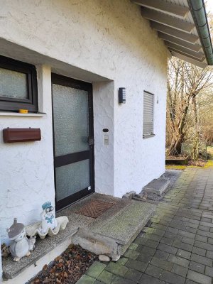 Charmantes Reiheneckh. mit Garten, Garage und vielseitigem Untergeschoss in zentraler Lage v. Kupfer