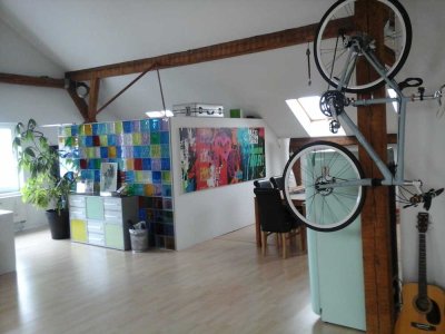 Ansprechende und modernisierte 1-Raum-Loft-Wohnung mit Balkon in Kulmbach