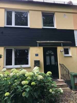 Attraktives und renoviertes 5,5-Raum-Reihenhaus mit EBK und TG Stellplatz in Vaterstetten