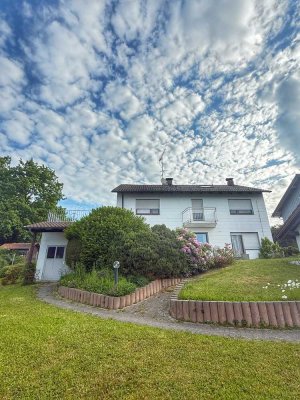 Wohnen mit Weitblick – Großzügiges Zweifamilienhaus mit Gartenparadies in Fürstenzell