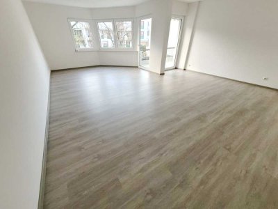 Großzügige schöne, komplett renovierte Wohnung, Bergparknähe in Bad Wilhelmshöhe