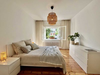 von privat: Charmante, frisch renovierte Altbauwohnung in Toplage von Berlin-Zehlendorf
