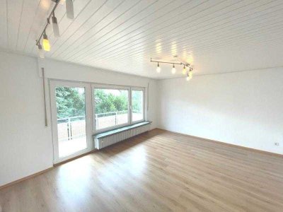Für gehobene Ansprüche! Exklusive 4 Zimmer-Wohnung mit Süd-Balkon!