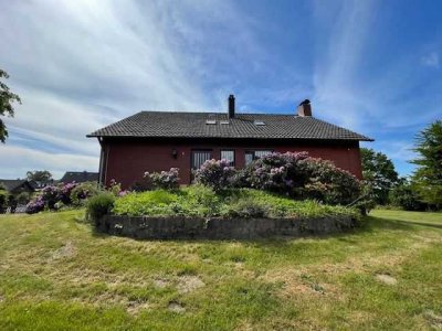 Großzügiges Einfamilienhaus auf malerischem Grundstück - mit viel Platz.