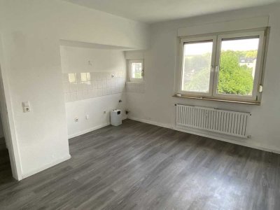 ~Helle 3-Zimmerwohnung*mit Kochnische* im gemütlichen zwei Parteienhaus~